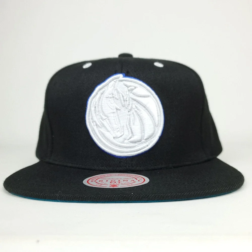 Dallas Mavs Mitchell & Ness Snapback Cap Hat White 3D Logo Black Mavericks NWT‎